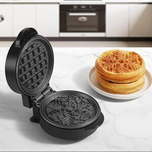 NIB - UVFAST Mini Waffle Maker (Snow Shaped Waffles)